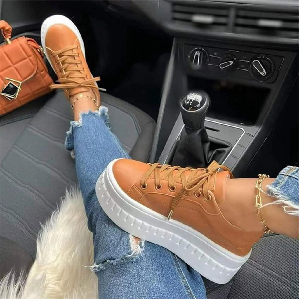 Hannah - Sneakersy na grubej platformie z kontrastową podeszwą - zdjęcie 7